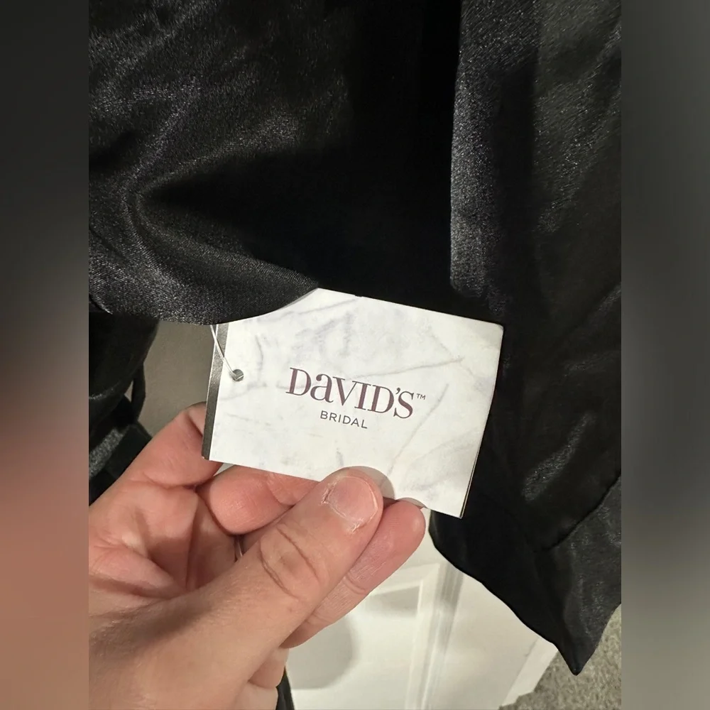 NWT David’s Bridal Mrs. Satin Robe - Picture 7 of 9